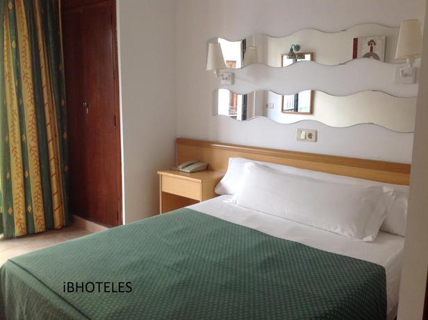 Imagen de la habitación del Hotel La Santa Faz. Foto 7