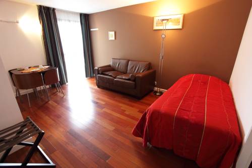 Imagen de la habitación del Hotel La Scala, Pithiviers. Foto 9