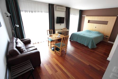 Imagen de la habitación del Hotel La Scala, Pithiviers. Foto 11