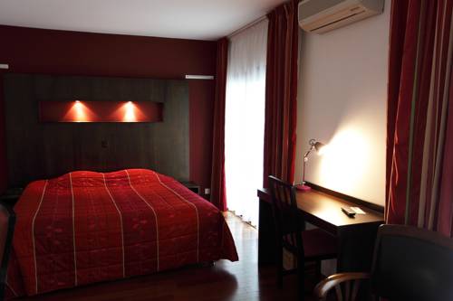 Imagen de la habitación del Hotel La Scala, Pithiviers. Foto 13