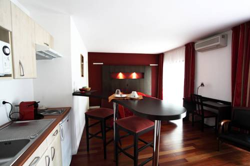 Imagen de la habitación del Hotel La Scala, Pithiviers. Foto 14