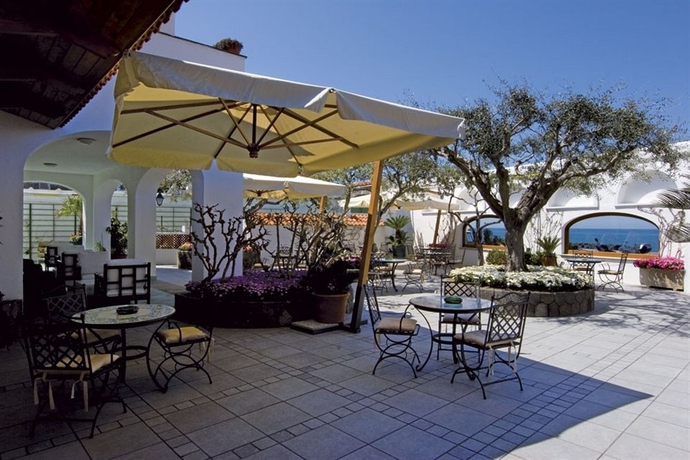Imagen de los exteriores del Hotel La Scogliera, Forio. Foto 6