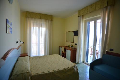 Imagen de la habitación del Hotel La Scogliera, Marina di Camerota. Foto 10