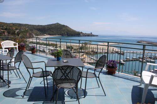 Imagen general del Hotel La Scogliera, Marina di Camerota. Foto 7
