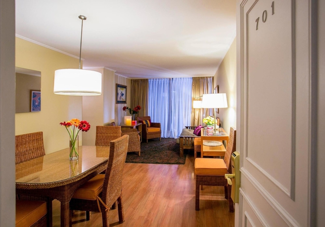 Imagen de la habitación del Hotel La Sebastiana Suites. Foto 4