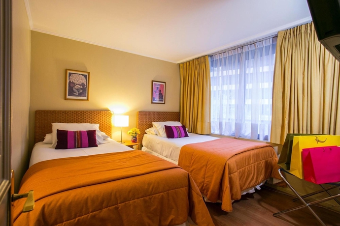 Imagen de la habitación del Hotel La Sebastiana Suites. Foto 10