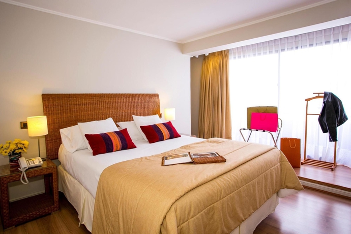 Imagen de la habitación del Hotel La Sebastiana Suites. Foto 12