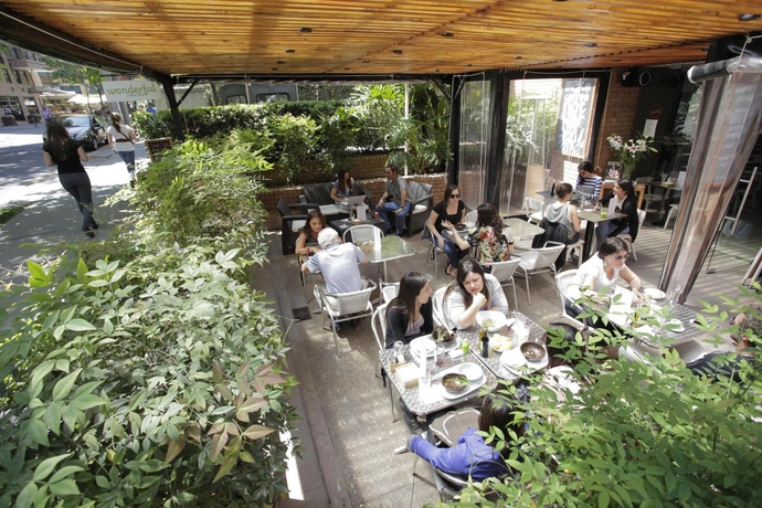 Imagen del bar/restaurante del Hotel La Sebastiana Suites. Foto 3