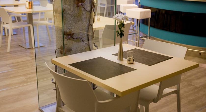 Imagen del bar/restaurante del Hotel La Sèquia Molinar. Foto 3