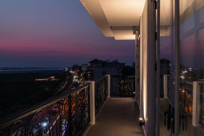 Imagen de los exteriores del Hotel La Seine. Foto 31