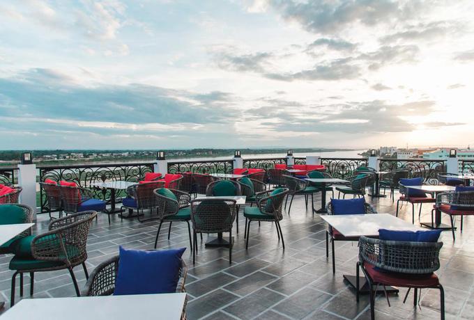 Imagen de los exteriores del Hotel La Seine. Foto 32