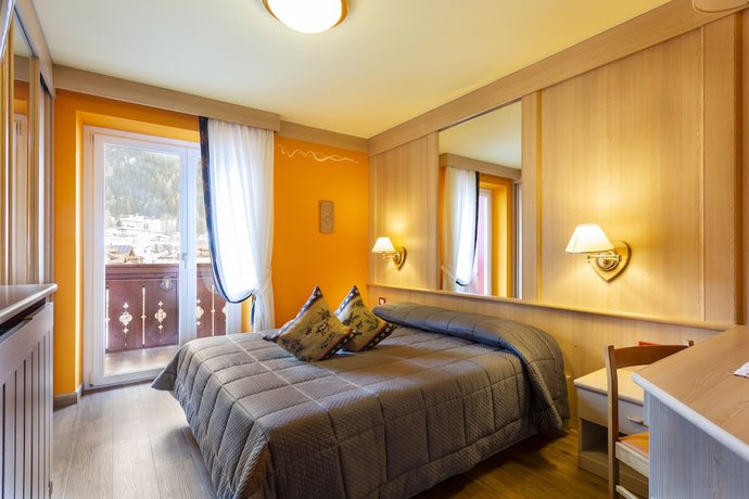 Imagen de la habitación del Hotel La Serenella. Foto 9