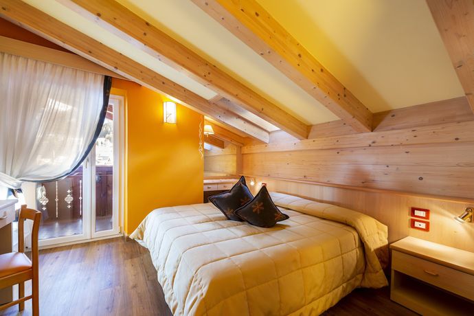 Imagen de la habitación del Hotel La Serenella. Foto 10