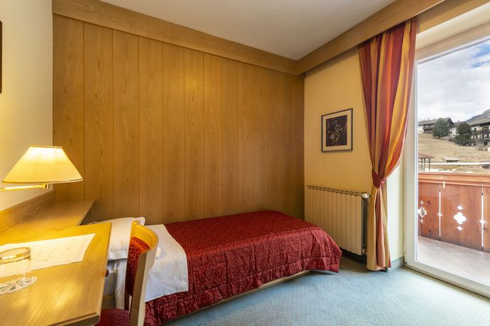 Imagen de la habitación del Hotel La Serenella. Foto 13