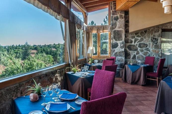 Imagen del bar/restaurante del Hotel La Sierra By Selecta. Foto 2