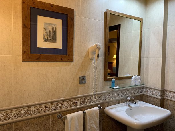 Imagen de la habitación del Hotel La Sierra. Foto 7