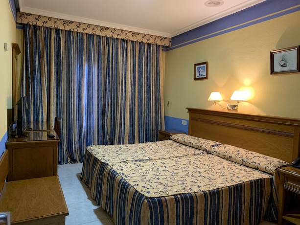 Imagen de la habitación del Hotel La Sierra. Foto 8