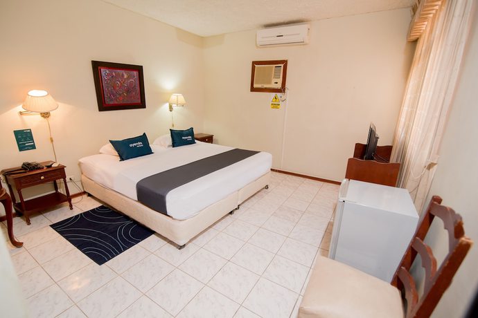 Imagen de la habitación del Hotel La Siesta Piura. Foto 10