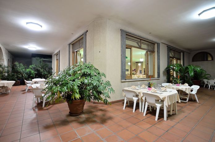 Imagen del bar/restaurante del Hotel La Silvana. Foto 4