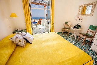 Imagen de la habitación del Hotel La Sirenella. Foto 13