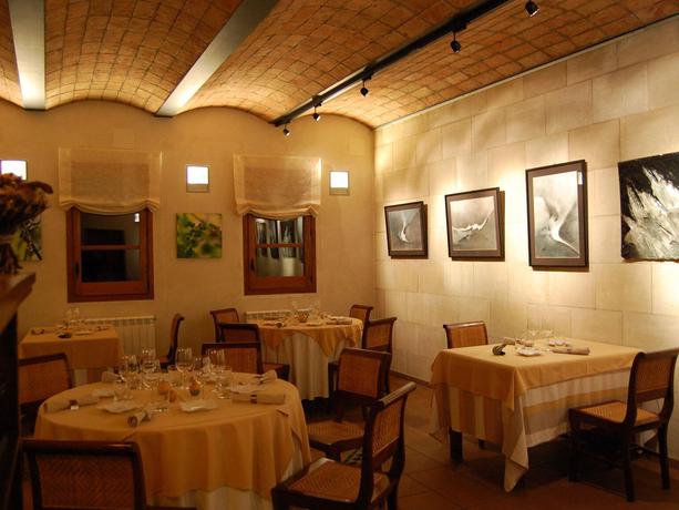 Imagen del bar/restaurante del Hotel La Siuranella. Foto 3