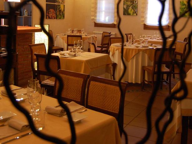 Imagen del bar/restaurante del Hotel La Siuranella. Foto 7