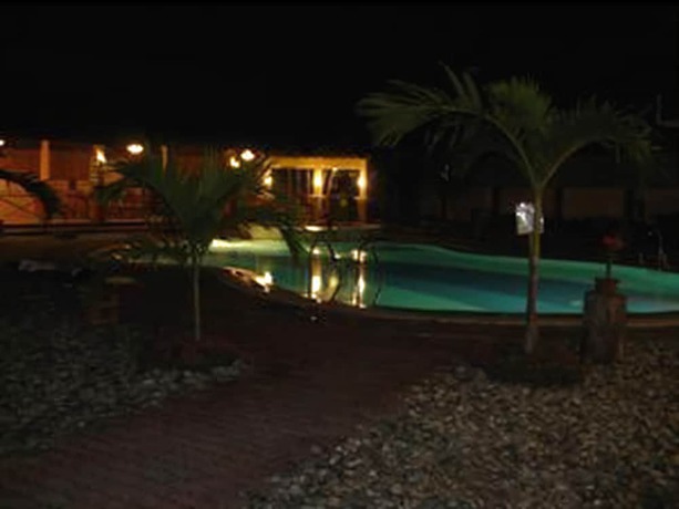 Imagen de la piscina del Hotel La Solana Suites And Resort. Foto 17