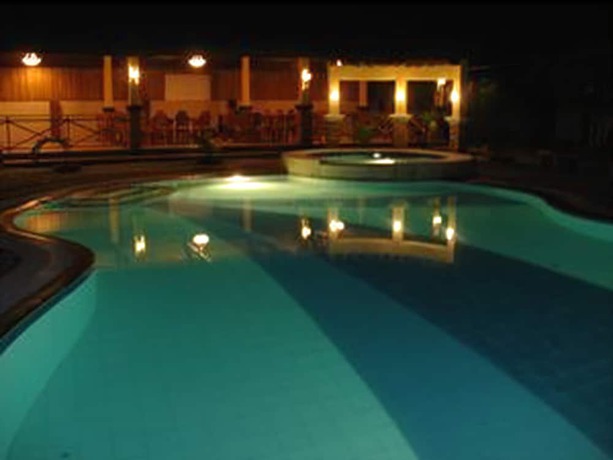 Imagen de la piscina del Hotel La Solana Suites And Resort. Foto 19