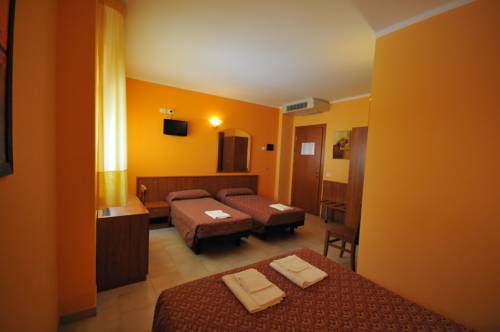Imagen de la habitación del Hotel La Solaria. Foto 13