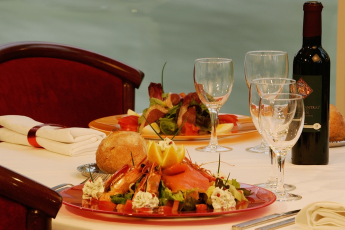 Imagen del bar/restaurante del Hotel La Solitude. Foto 3