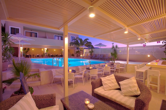 Imagen del bar/restaurante del Hotel La Stella Suites. Foto 4