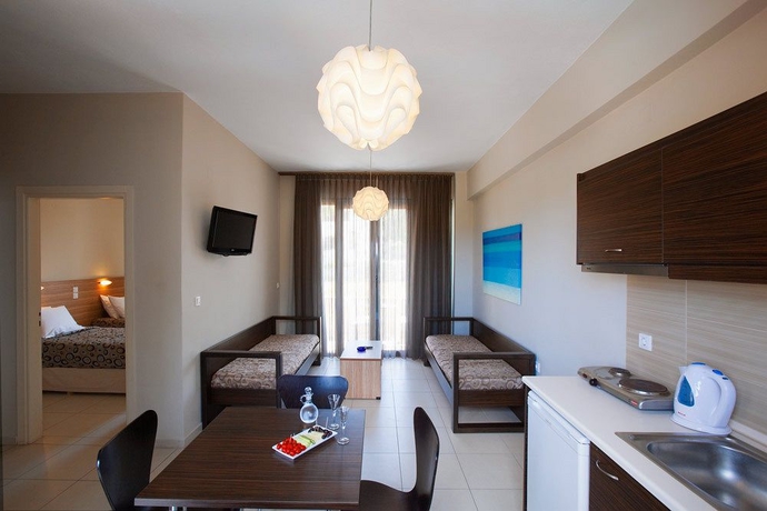 Imagen de la habitación del Hotel La Stella Suites. Foto 9