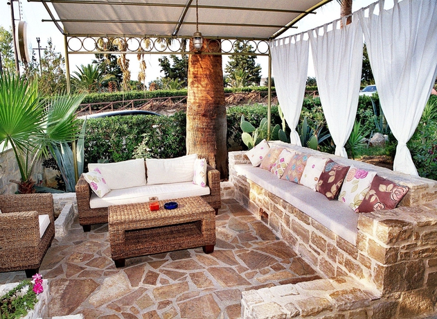 Imagen de los exteriores del Hotel La Stella Suites. Foto 12