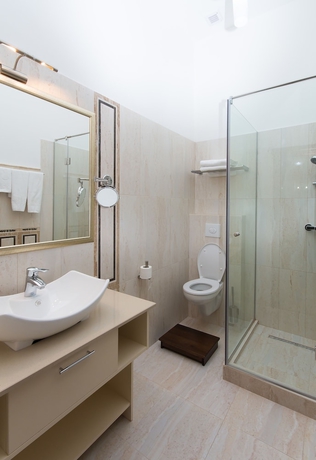 Imagen de la habitación del Hotel La Strada Boutique Villa. Foto 19