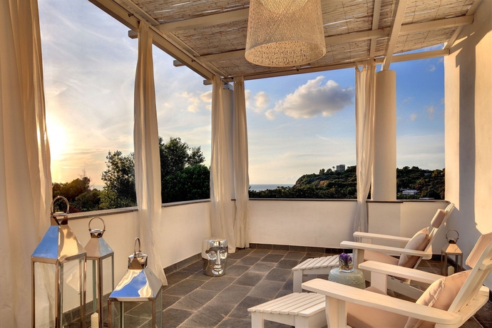 Imagen de los exteriores del Hotel La Suite Boutique, Procida. Foto 9