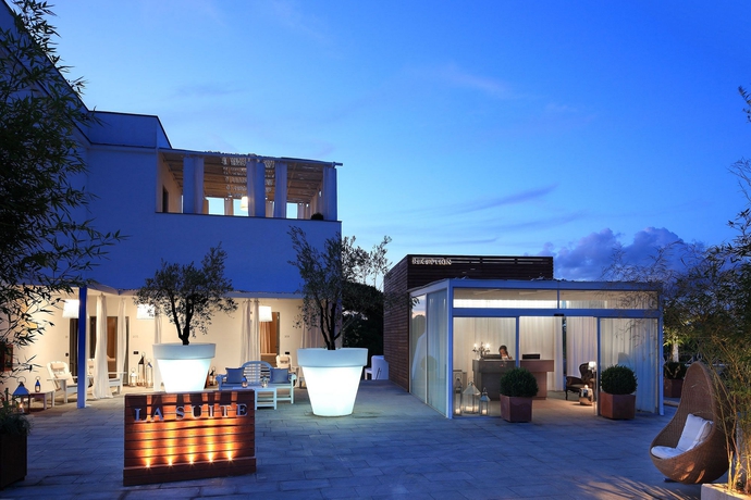 Imagen de los exteriores del Hotel La Suite Boutique, Procida. Foto 10