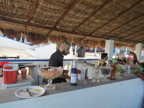 Imagen del bar/restaurante del Hotel La Suite Praia. Foto 2