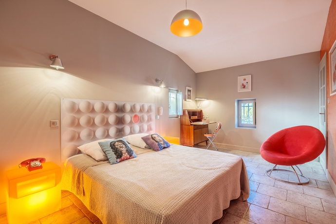 Imagen de la habitación del Hotel La Suite, Villeneuve Les Avignon. Foto 7