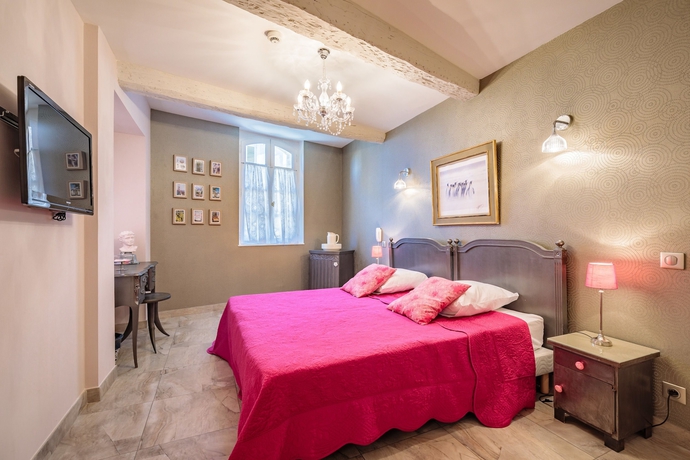Imagen de la habitación del Hotel La Suite, Villeneuve Les Avignon. Foto 13