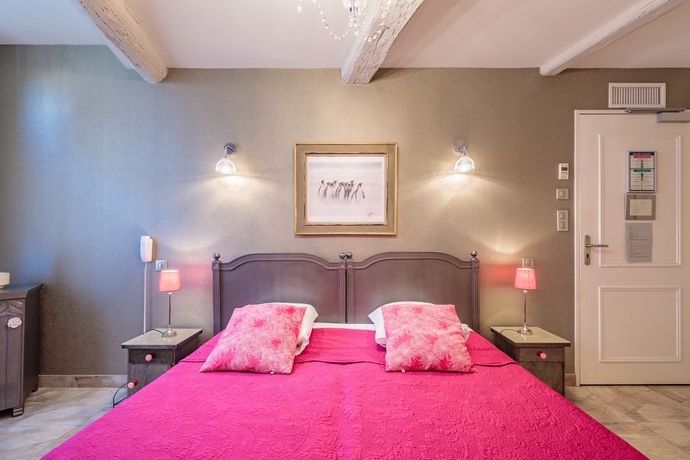 Imagen de la habitación del Hotel La Suite, Villeneuve Les Avignon. Foto 14