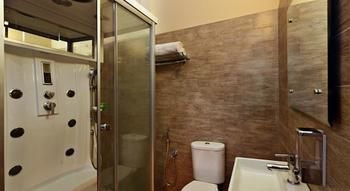 Imagen de los interiores del Hotel La Sunila Suites. Foto 12