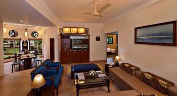 Imagen de los interiores del Hotel La Sunila Suites. Foto 13