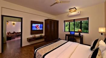 Imagen de la habitación del Hotel La Sunila Suites. Foto 8