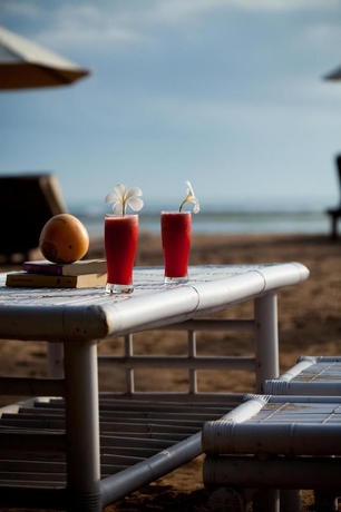 Imagen de los exteriores del Hotel La Taverna Suites. Foto 13