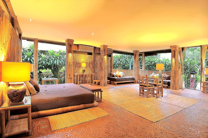 Imagen de la habitación del Hotel La Taverna Suites. Foto 8
