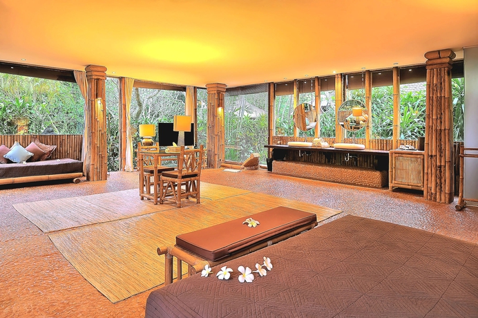 Imagen de la habitación del Hotel La Taverna Suites. Foto 9