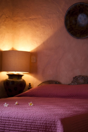 Imagen de la habitación del Hotel La Taverna Suites. Foto 10