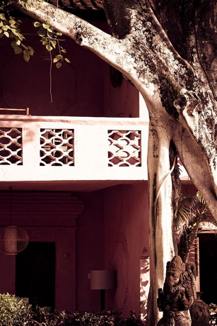 Imagen de los exteriores del Hotel La Taverna Suites. Foto 14