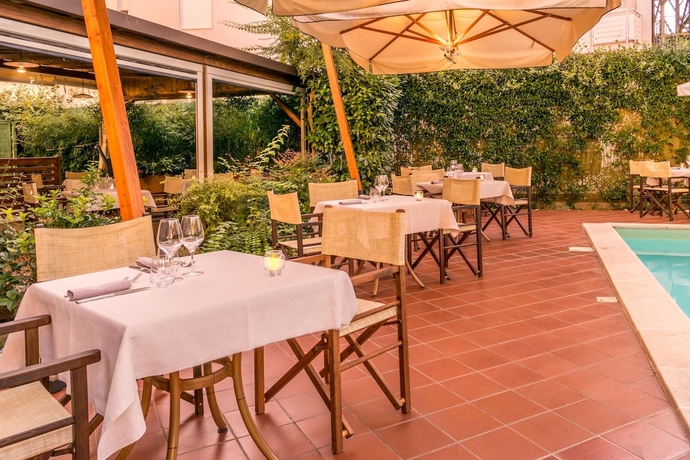 Imagen del bar/restaurante del Hotel La Tavernetta, Marina Romea. Foto 2