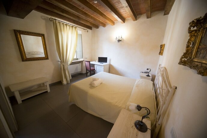 Imagen de la habitación del Hotel La Tavola Rotonda. Foto 10